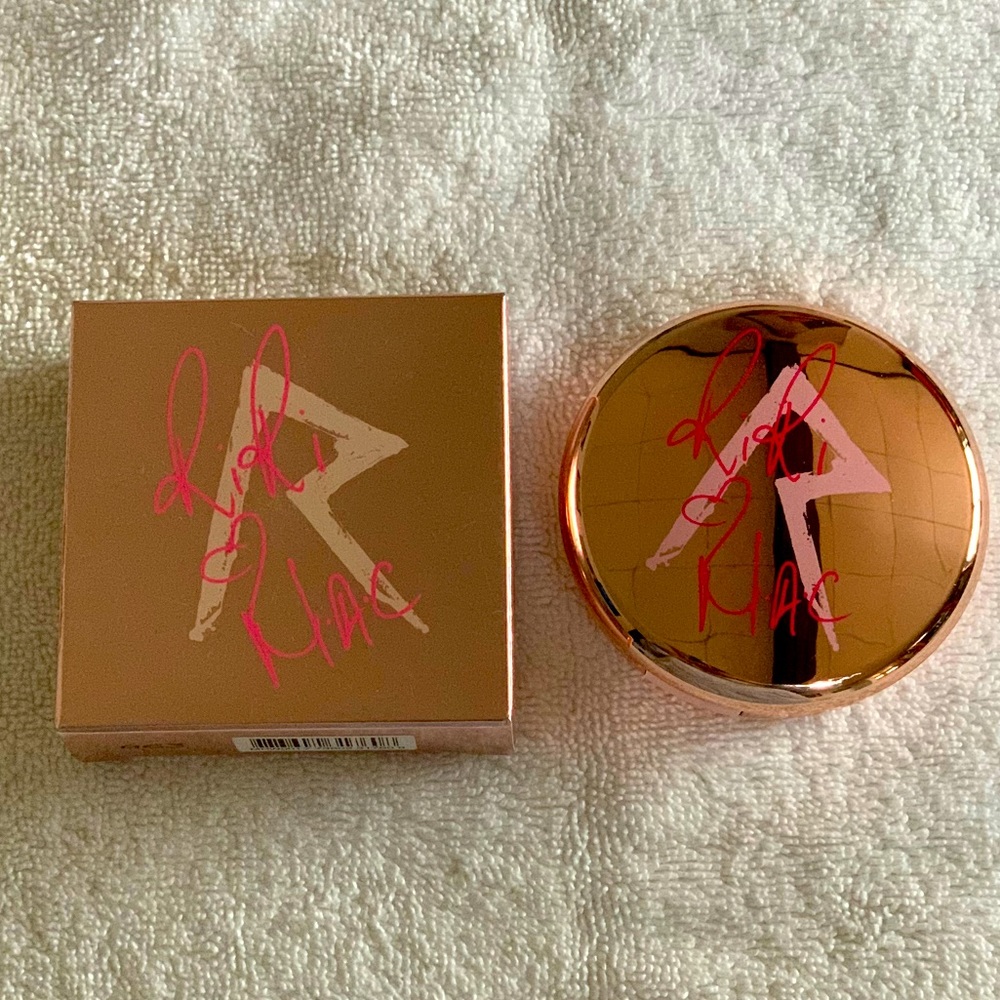 RiRi hearts MAC Hibiscus Kiss bronzer duo